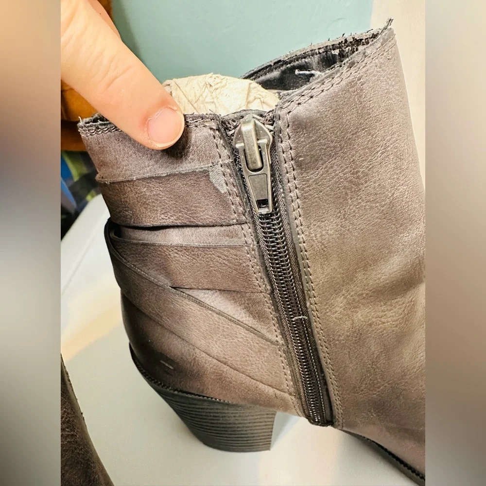 Madden Girl Klaudia Brown Faux Leather Ankle Booties Size 9